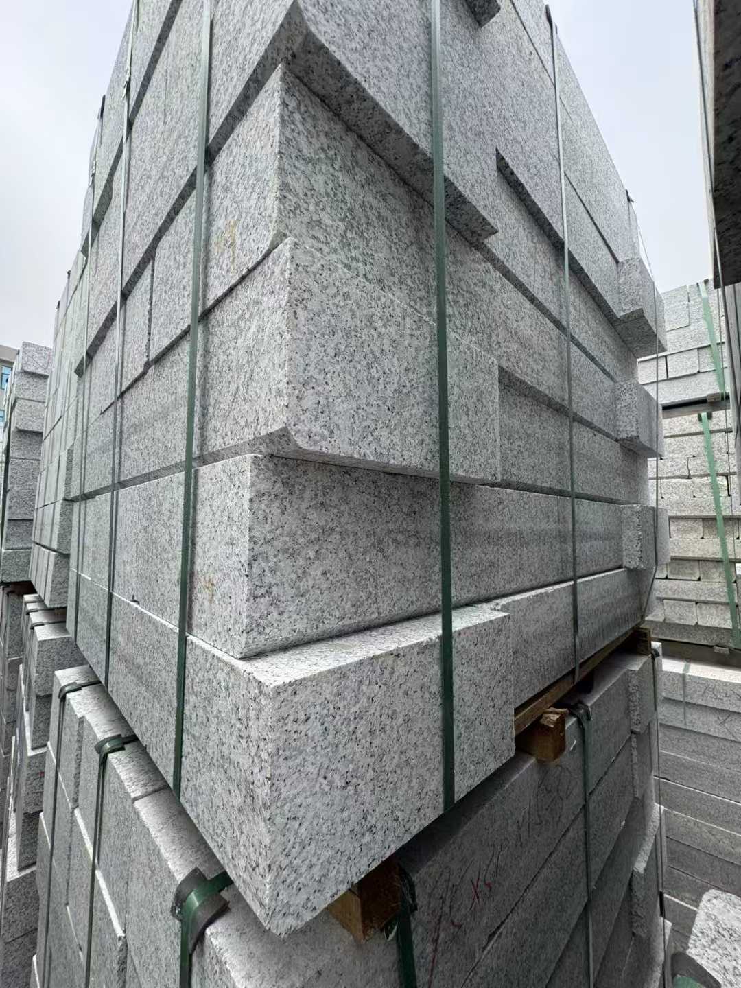 合肥芝麻白路牙石 马路牙子