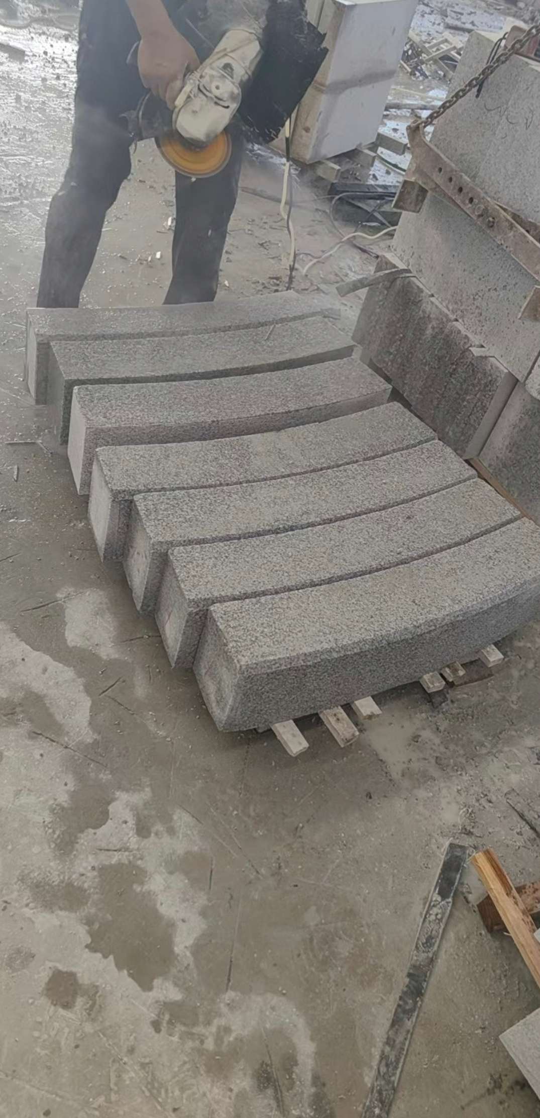 合肥芝麻白弧形路牙石